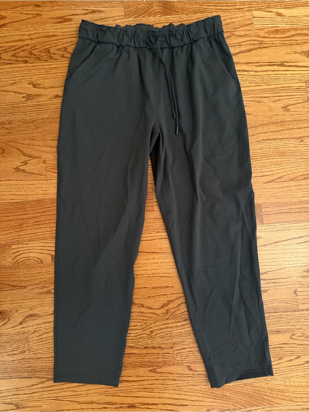 Lululemon Keep Moving Pant 7/8 High-Rise
Graphite Grey